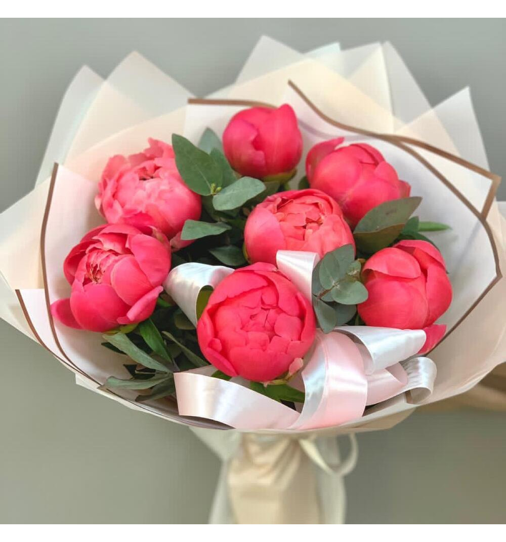 Пионы коралловый шарм