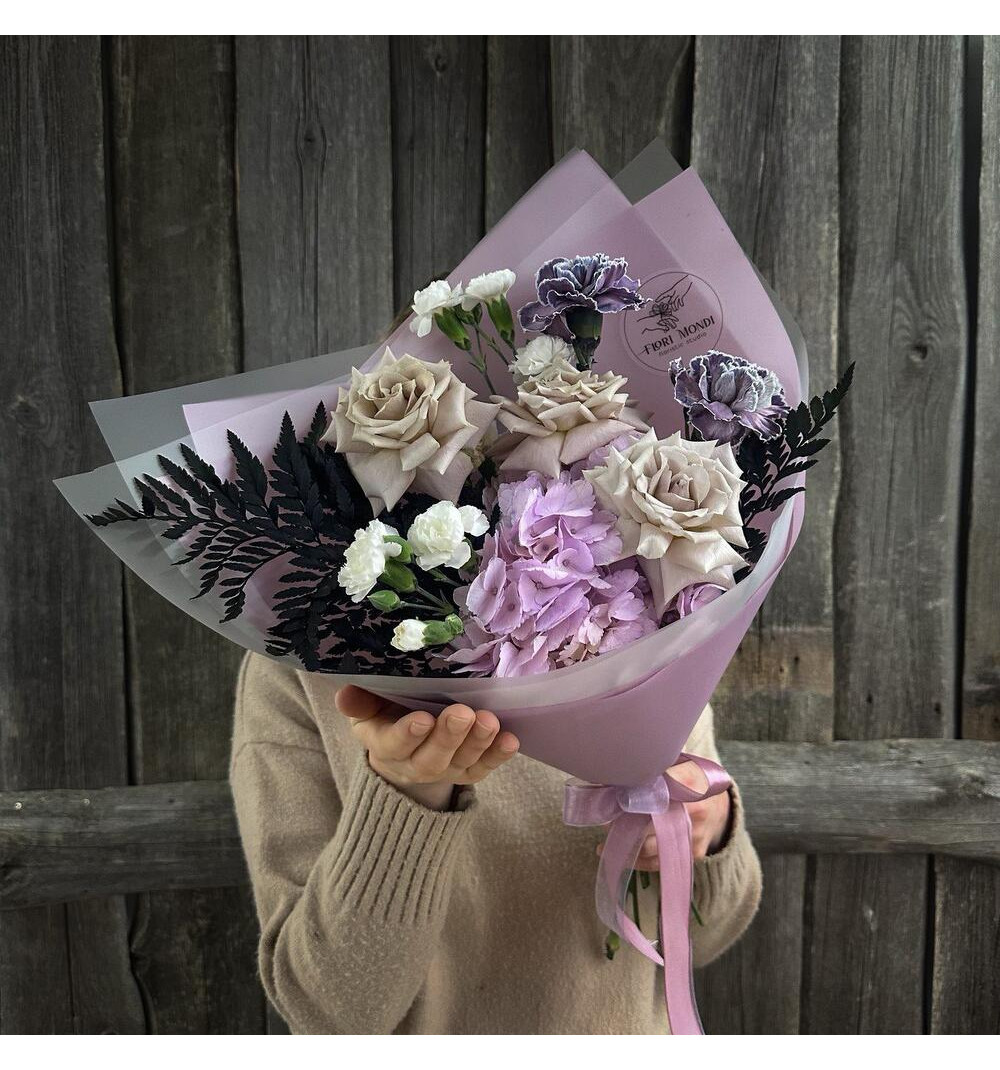 Букет Violet с гортензией и розой